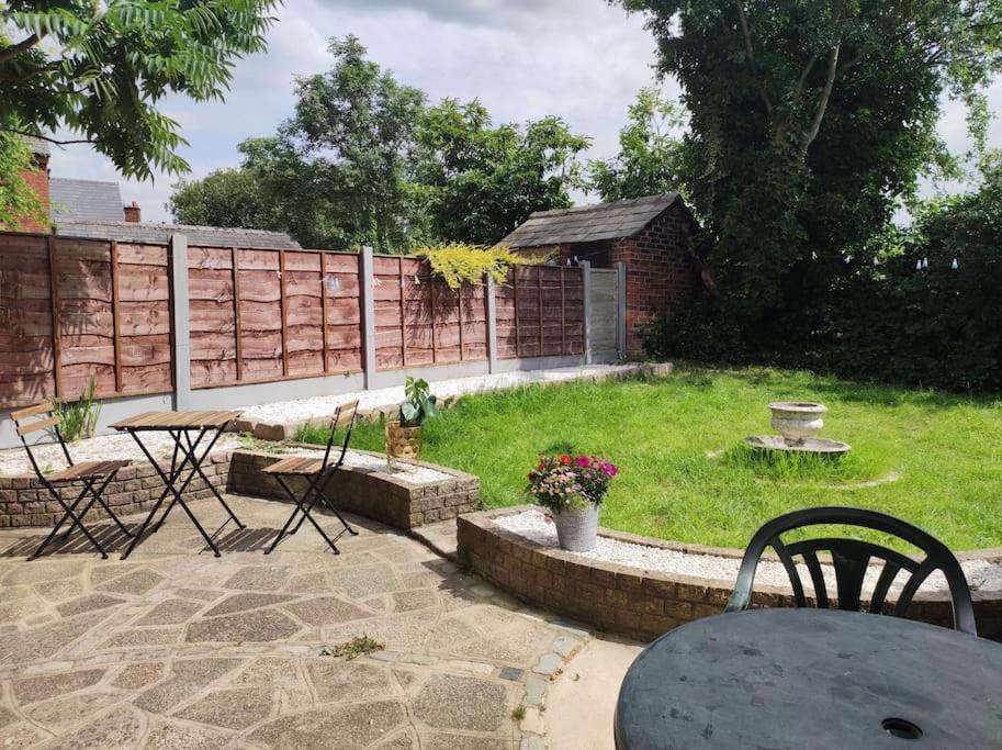 Atrium House Guest House Hazel Grove Exterior foto